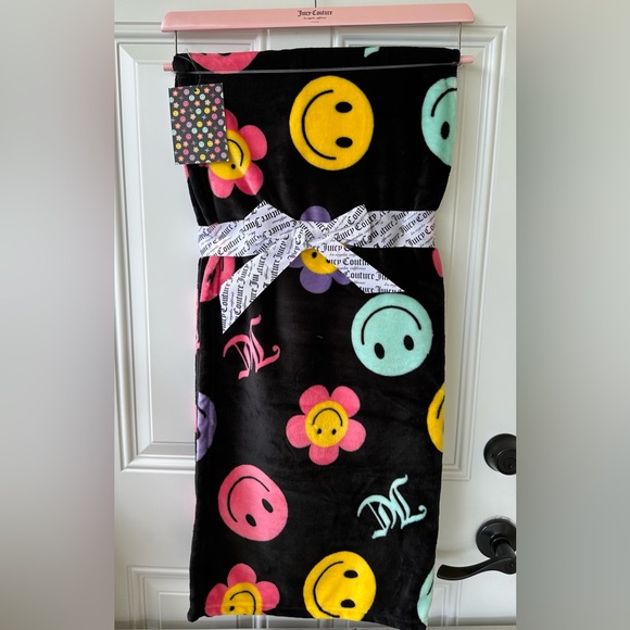 Juicy Couture Smiley Face flower Throw Blanket - Picture 2 of 6